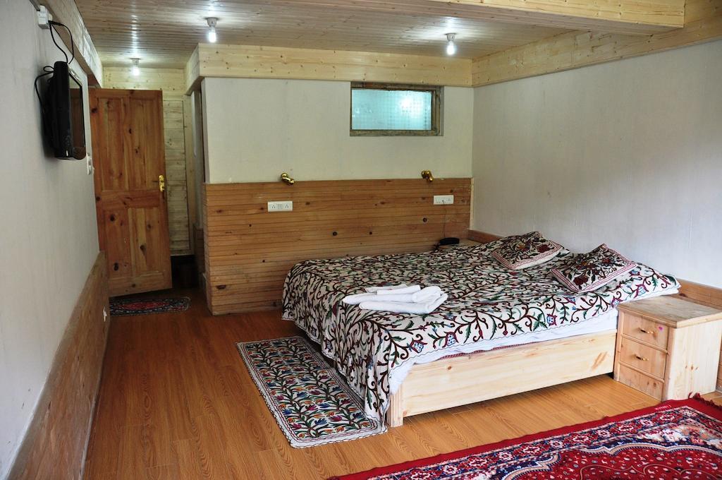 Himalaya House Hotell Pahalgām Rum bild