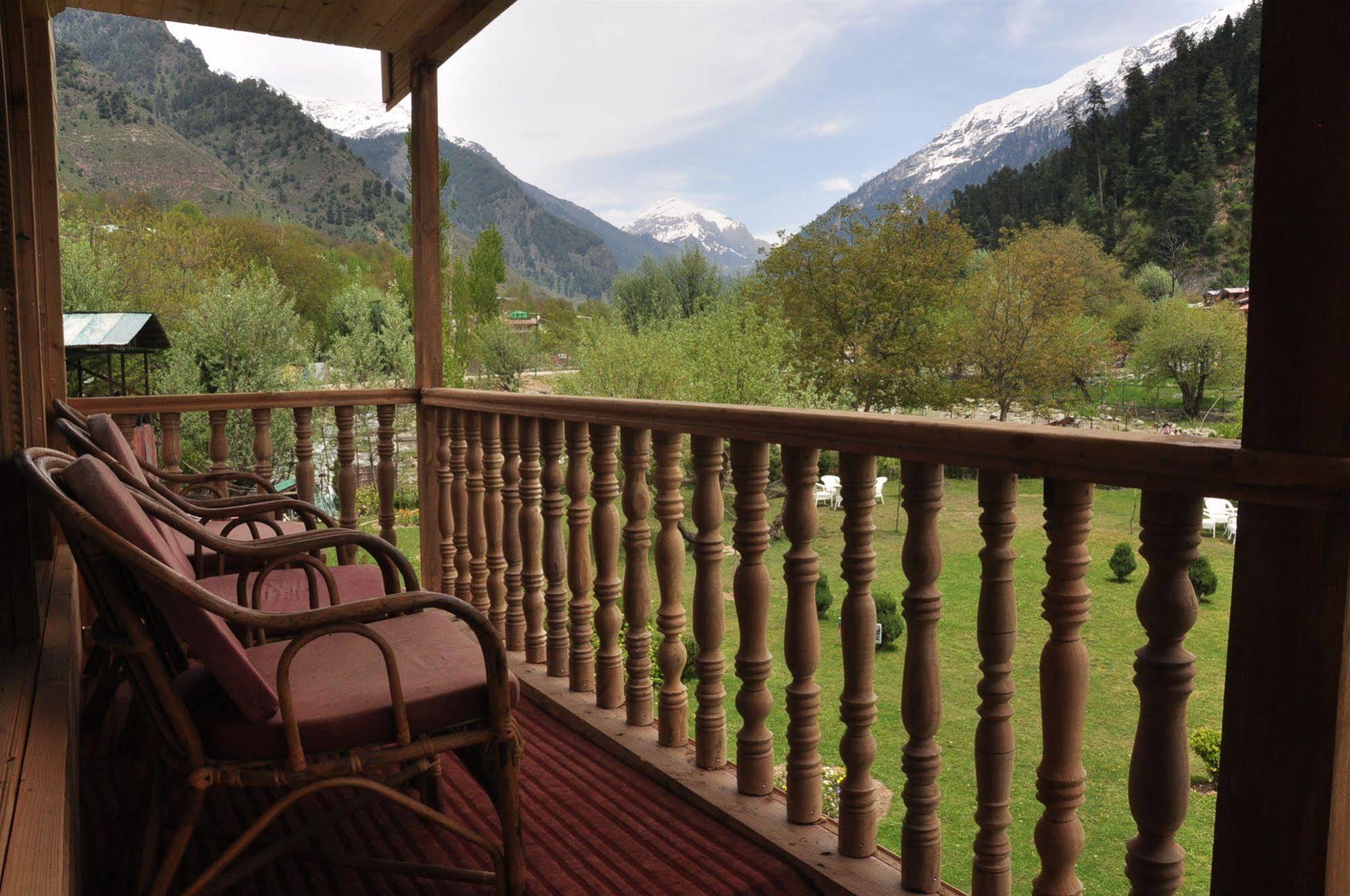 Himalaya House Hotell Pahalgām Exteriör bild