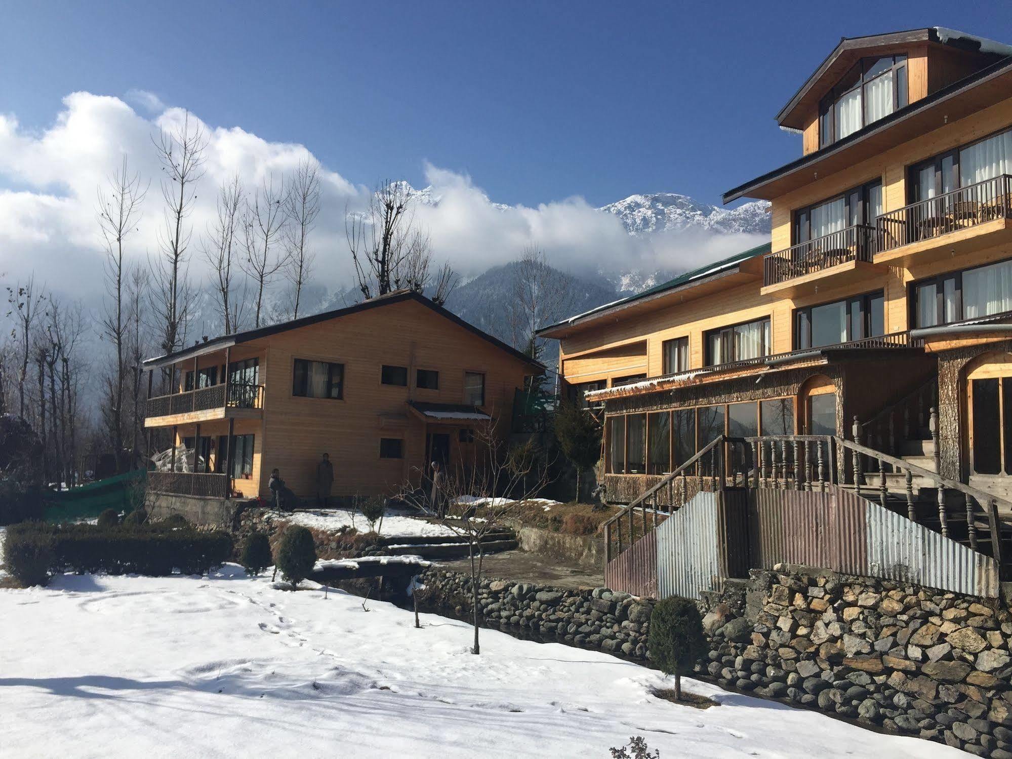 Himalaya House Hotell Pahalgām Exteriör bild