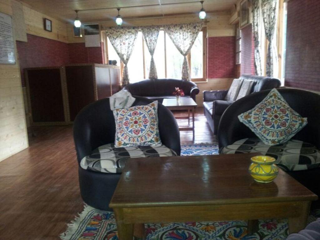 Himalaya House Hotell Pahalgām Exteriör bild